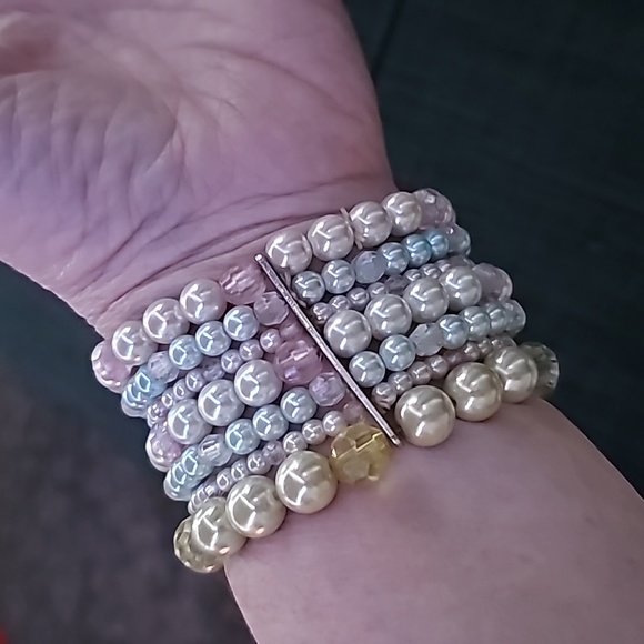 7 Strand Stretch Individual Bracelet with Metal Bar🎀 - Picture 4 of 4